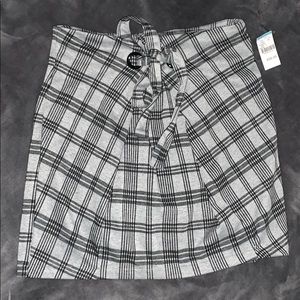 GREY & BLACK PLAID SKIRT
